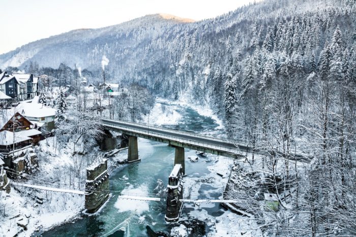 Зимові Карпати, засніжені краєвиди